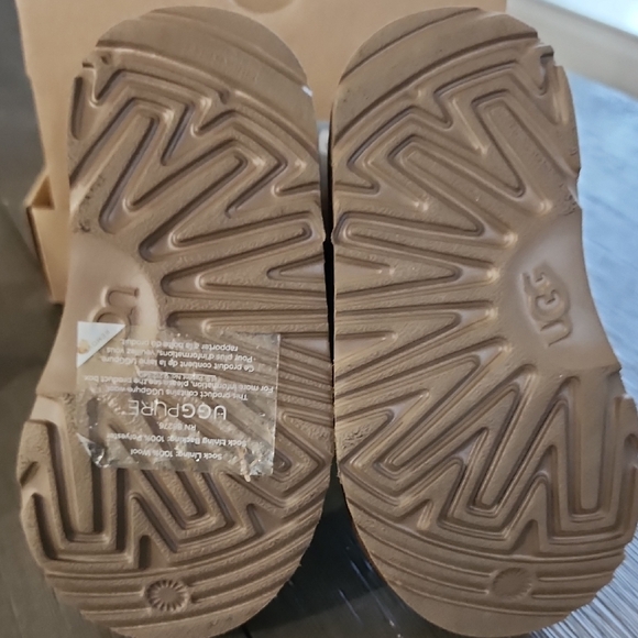 UGG Kids Boots - Picture 8 of 8